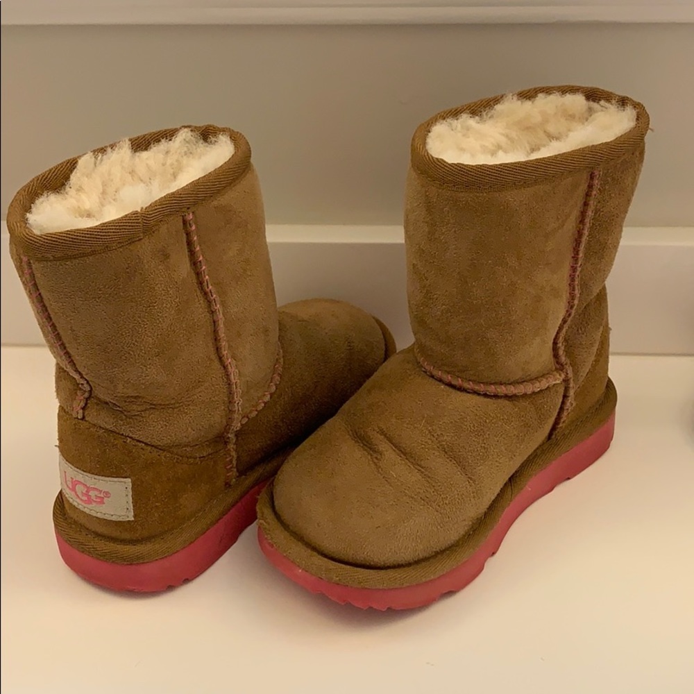 Girls classic Ugg boot size 9 tan and pink